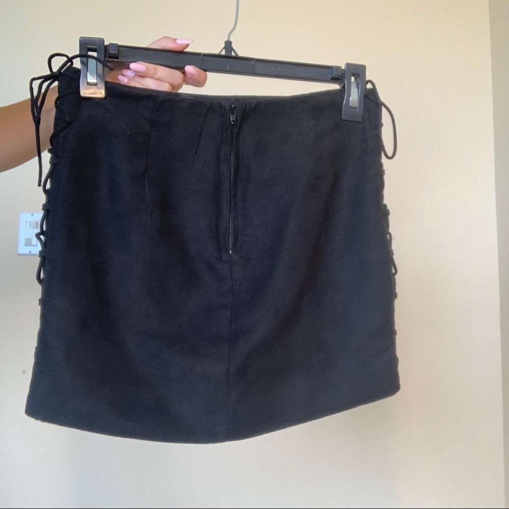 H&M floral skirt  *fits like a size 2* - Picture 3 of 3